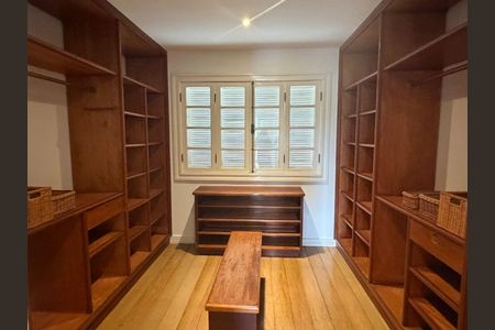 Casa à venda com 6 quartos, 700m² em Piratininga, Niterói