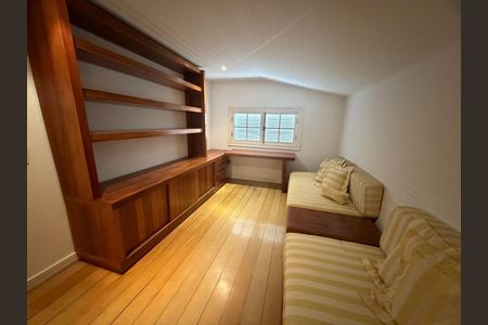 Casa à venda com 6 quartos, 700m² em Piratininga, Niterói