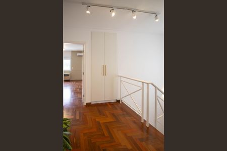 Casa à venda com 350m², 3 quartos e 4 vagasCorredor