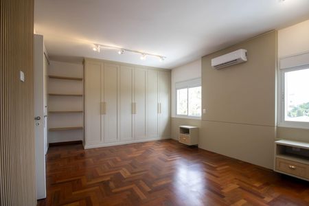 Casa à venda com 350m², 3 quartos e 4 vagasSuíte 1