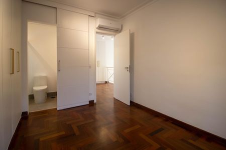 Casa à venda com 350m², 3 quartos e 4 vagasSuíte 2