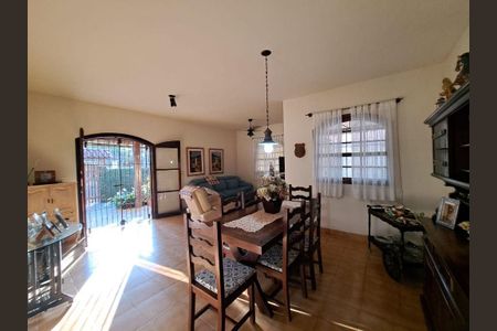 Casa à venda com 3 quartos, 180m² em Serra Grande, Niterói