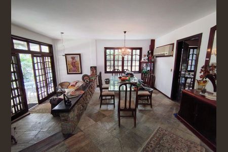 Casa à venda com 4 quartos, 250m² em São Francisco, Niterói