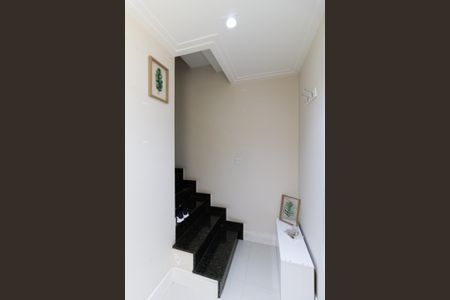 Casa de condomínio à venda com 127m², 3 quartos e 2 vagasEscada 