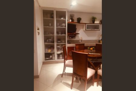 Casa à venda com 256m², 3 quartos e 4 vagas Casa à venda com 256m², 3 quartos e 4 vagasFoto 04