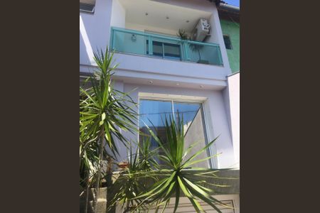 Casa à venda com 256m², 3 quartos e 4 vagas Casa à venda com 256m², 3 quartos e 4 vagasFoto 01