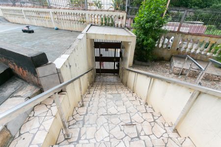 Apartamento para alugar com 42m², 2 quartos e 1 vaga Apartamento para alugar com 42m², 2 quartos e 1 vagaEscada de entrada