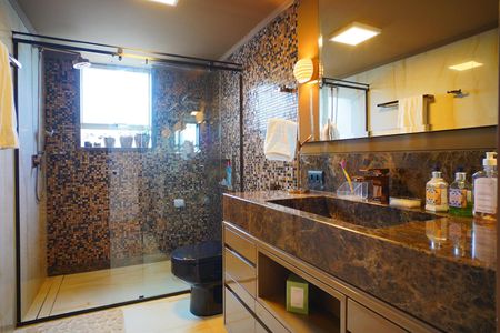 Apartamento à venda com 258m², 3 quartos e 3 vagasBanheiro corredor 