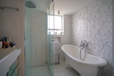 Apartamento à venda com 258m², 3 quartos e 3 vagasBanheiro suíte 