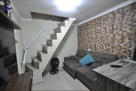 Sala de casa para alugar com 2 quartos, 43m² em Parque Ramos Freitas, São Paulo