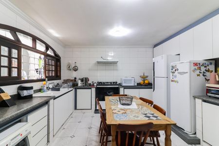 Casa à venda com 280m², 3 quartos e 6 vagasCozinha