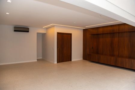 Apartamento à venda com 196m², 3 quartos e 3 vagas Apartamento à venda com 196m², 3 quartos e 3 vagasSala
