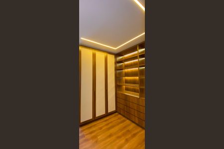 Apartamento à venda com 196m², 3 quartos e 3 vagas Apartamento à venda com 196m², 3 quartos e 3 vagasCloset da suíte