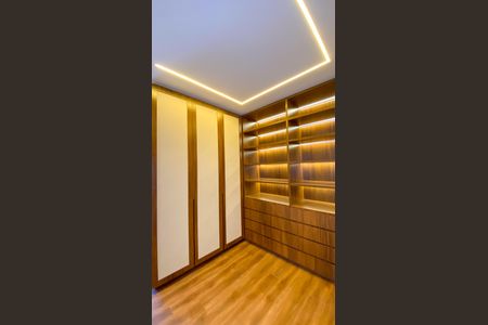 Apartamento à venda com 196m², 3 quartos e 3 vagas Apartamento à venda com 196m², 3 quartos e 3 vagasCloset da suíte