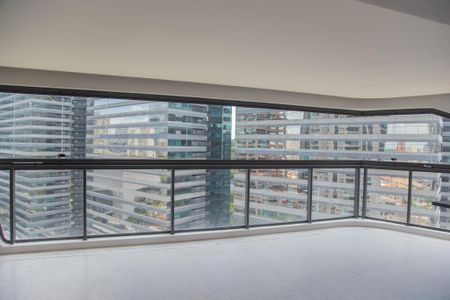 Apartamento à venda com 196m², 3 quartos e 3 vagas Apartamento à venda com 196m², 3 quartos e 3 vagasVista