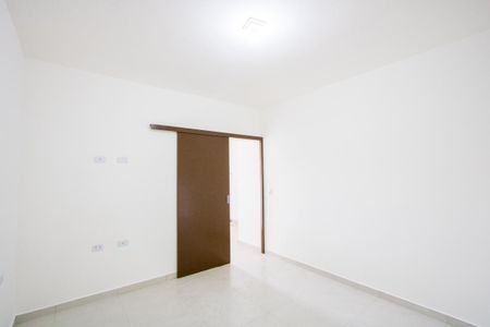 Quarto de casa para alugar com 1 quarto, 40m² em Jardim Aracy, Mauá