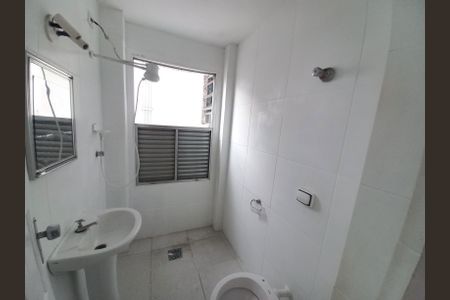 Banheiro de apartamento para alugar com 1 quarto, 57m² em Itararé, São Vicente