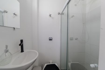 Banheiro de kitnet/studio para alugar com 1 quarto, 30m² em República, São Paulo