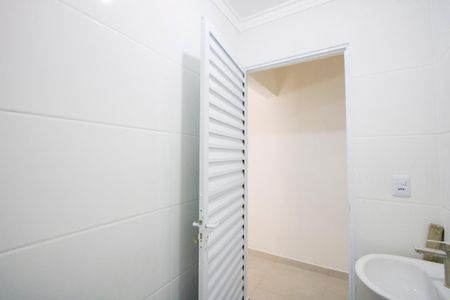 Banheiro de casa para alugar com 1 quarto, 30m² em Jardim Aracy, Mauá
