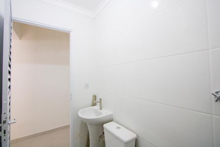 Banheiro de casa para alugar com 1 quarto, 30m² em Jardim Aracy, Mauá