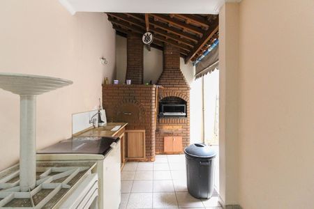 Casa à venda com 210m², 3 quartos e 6 vagas Casa à venda com 210m², 3 quartos e 6 vagasChurrasqueira