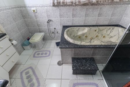 Casa à venda com 210m², 3 quartos e 6 vagas Casa à venda com 210m², 3 quartos e 6 vagasBanheiro da Suíte