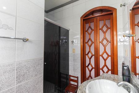 Casa à venda com 210m², 3 quartos e 6 vagas Casa à venda com 210m², 3 quartos e 6 vagasBanheiro Social