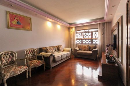 Casa à venda com 210m², 3 quartos e 6 vagas Casa à venda com 210m², 3 quartos e 6 vagasSala