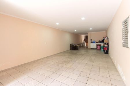 Casa à venda com 210m², 3 quartos e 6 vagas Casa à venda com 210m², 3 quartos e 6 vagasGaragem