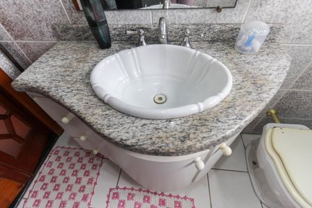 Casa à venda com 210m², 3 quartos e 6 vagas Casa à venda com 210m², 3 quartos e 6 vagasBanheiro Social