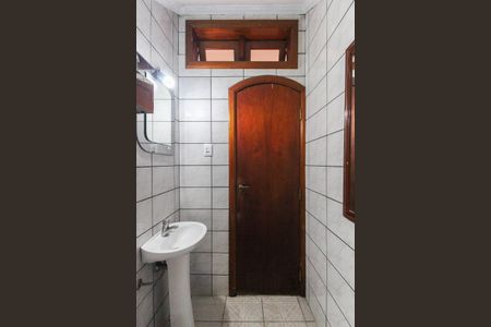 Casa à venda com 210m², 3 quartos e 6 vagas Casa à venda com 210m², 3 quartos e 6 vagasBanheiro da Garagem