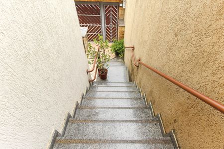 Casa à venda com 210m², 3 quartos e 6 vagas Casa à venda com 210m², 3 quartos e 6 vagasEscada Externa