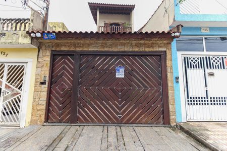 Casa à venda com 210m², 3 quartos e 6 vagas Casa à venda com 210m², 3 quartos e 6 vagasFachada