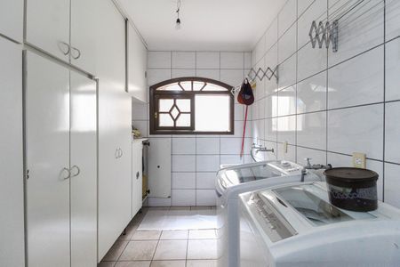 Casa à venda com 210m², 3 quartos e 6 vagas Casa à venda com 210m², 3 quartos e 6 vagasÁrea de Serviço