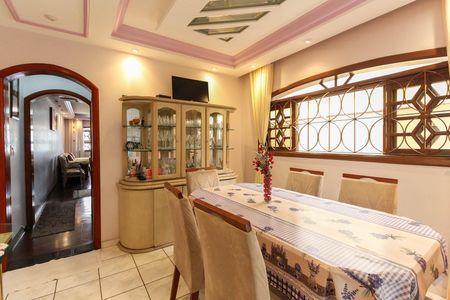 Casa à venda com 210m², 3 quartos e 6 vagas Casa à venda com 210m², 3 quartos e 6 vagasCopa