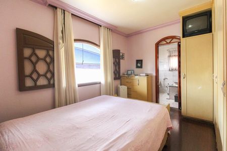 Casa à venda com 210m², 3 quartos e 6 vagas Casa à venda com 210m², 3 quartos e 6 vagasQuarto 3 - Suíte