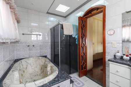 Casa à venda com 210m², 3 quartos e 6 vagas Casa à venda com 210m², 3 quartos e 6 vagasBanheiro da Suíte