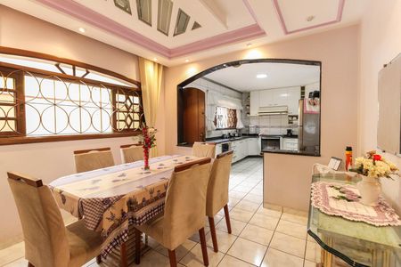 Casa à venda com 210m², 3 quartos e 6 vagas Casa à venda com 210m², 3 quartos e 6 vagasCopa