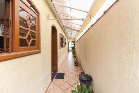 Casa à venda com 210m², 3 quartos e 6 vagas Casa à venda com 210m², 3 quartos e 6 vagasCorredor Externo