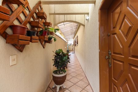 Casa à venda com 210m², 3 quartos e 6 vagas Casa à venda com 210m², 3 quartos e 6 vagasCorredor Externo