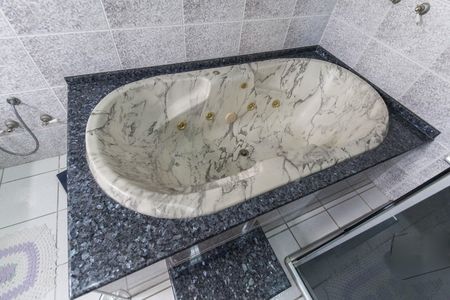 Casa à venda com 210m², 3 quartos e 6 vagas Casa à venda com 210m², 3 quartos e 6 vagasBanheiro da Suíte