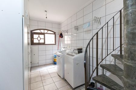 Casa à venda com 210m², 3 quartos e 6 vagas Casa à venda com 210m², 3 quartos e 6 vagasÁrea de Serviço