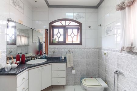 Casa à venda com 210m², 3 quartos e 6 vagas Casa à venda com 210m², 3 quartos e 6 vagasBanheiro da Suíte