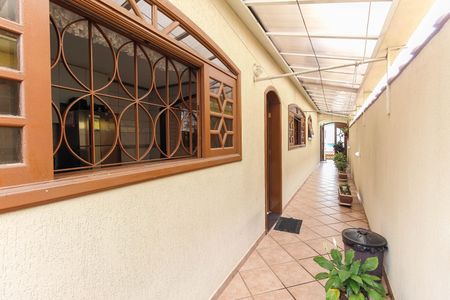 Casa à venda com 210m², 3 quartos e 6 vagas Casa à venda com 210m², 3 quartos e 6 vagasCorredor Externo