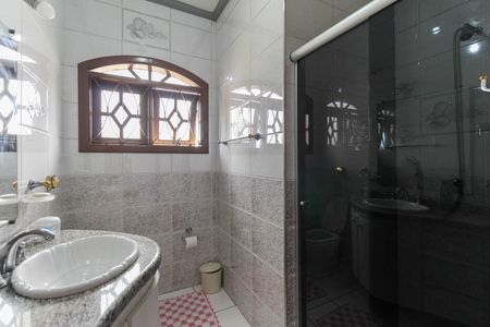 Casa à venda com 210m², 3 quartos e 6 vagas Casa à venda com 210m², 3 quartos e 6 vagasBanheiro Social