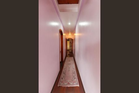 Casa à venda com 210m², 3 quartos e 6 vagas Casa à venda com 210m², 3 quartos e 6 vagasCorredor