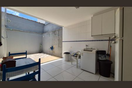 Casa à venda com 240m², 4 quartos e 5 vagasArea de serviço