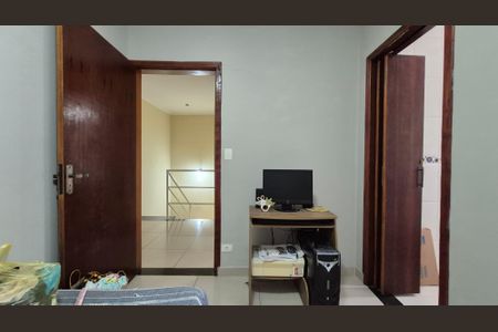 Casa à venda com 240m², 4 quartos e 5 vagasSuíte 2