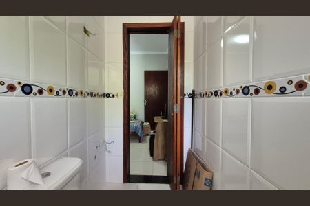 Casa à venda com 240m², 4 quartos e 5 vagasBanheiro da suíte 2