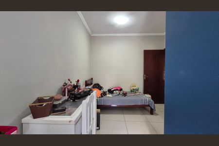 Casa à venda com 240m², 4 quartos e 5 vagasSuíte 2